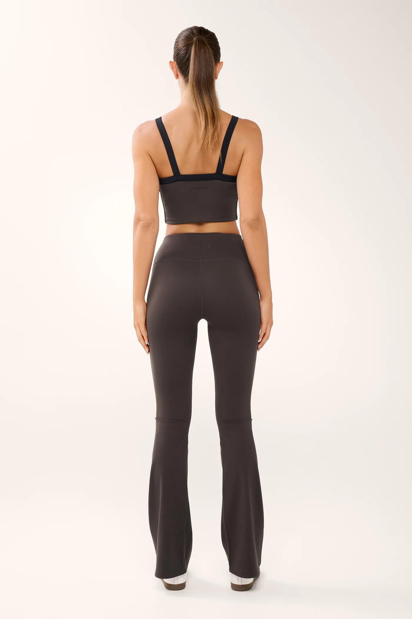 ASTOR ACTIVE FLARE PANT COFFEE BEAN - Image 4