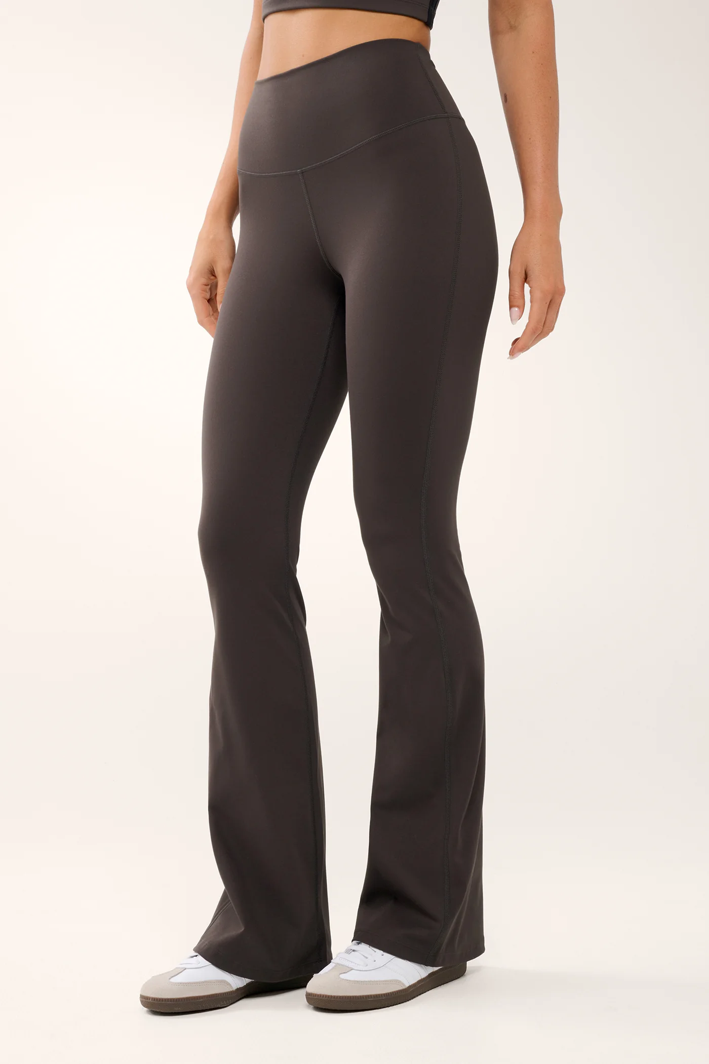 ASTOR ACTIVE FLARE PANT COFFEE BEAN - Image 5