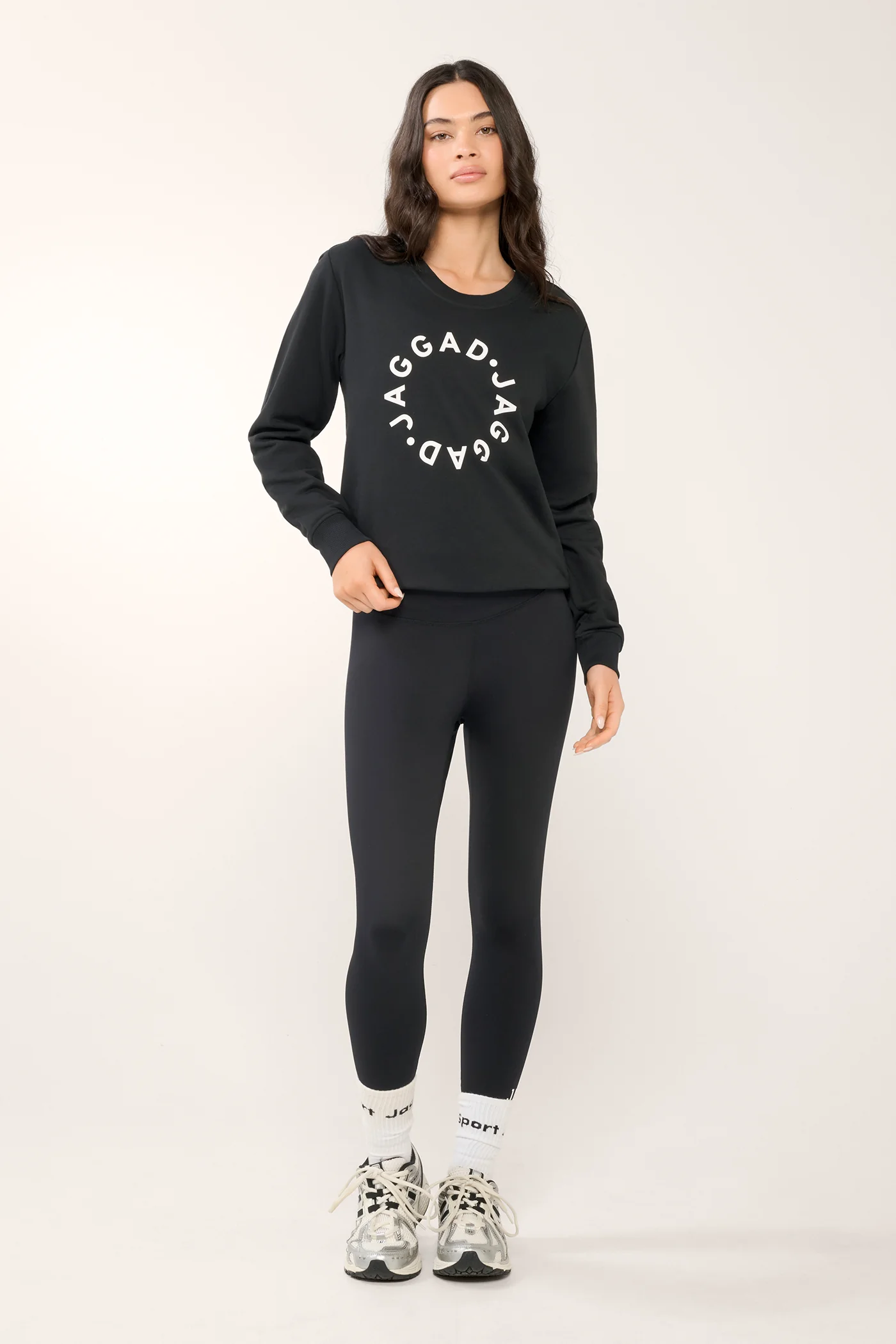 CLASSIC CIRCLE SWEATER BLACK - Image 3