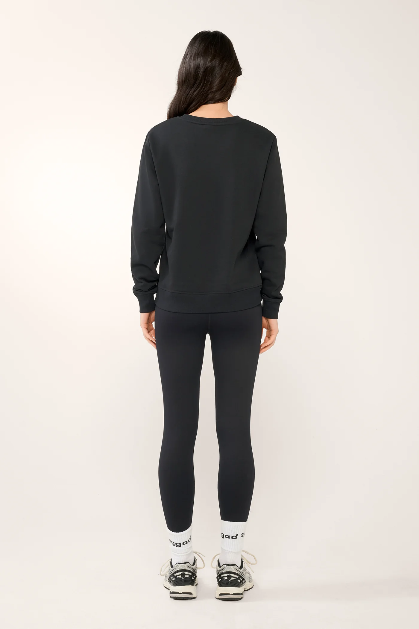 CLASSIC CIRCLE SWEATER BLACK - Image 4