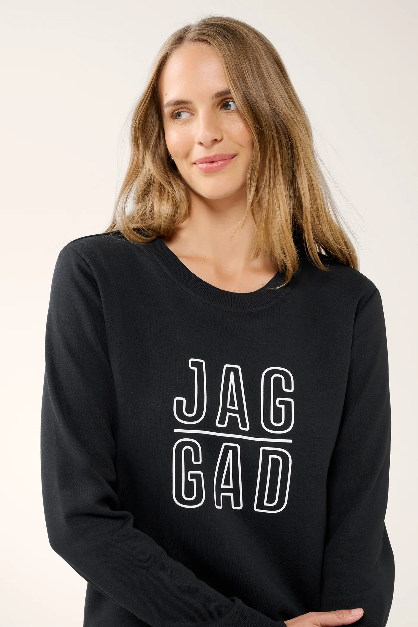 CLASSIC STACK SWEATER BLACK - Image 4