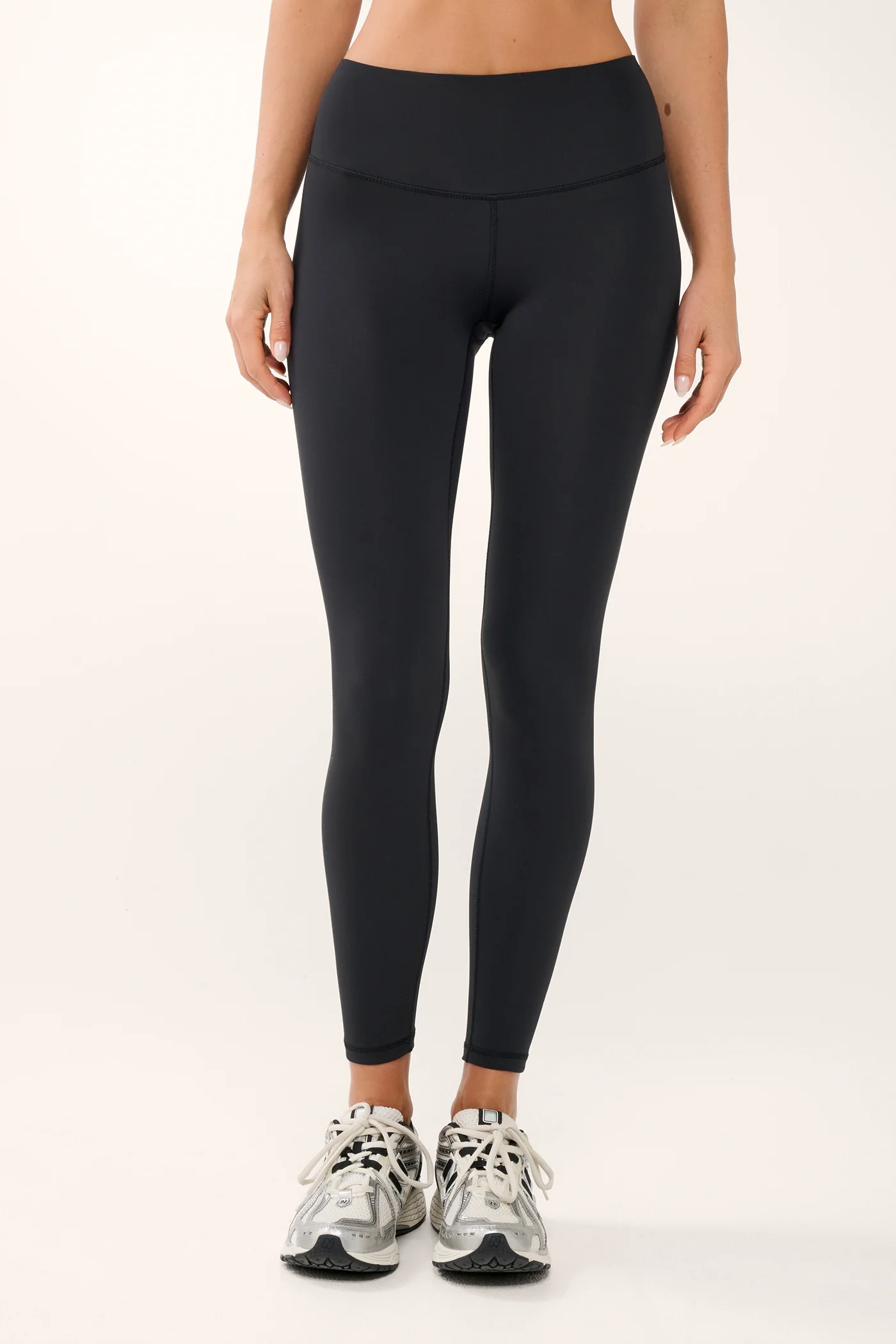 ESSENTIAL FULL LENGTH THERMATECH LEGGING BLACK - Image 4