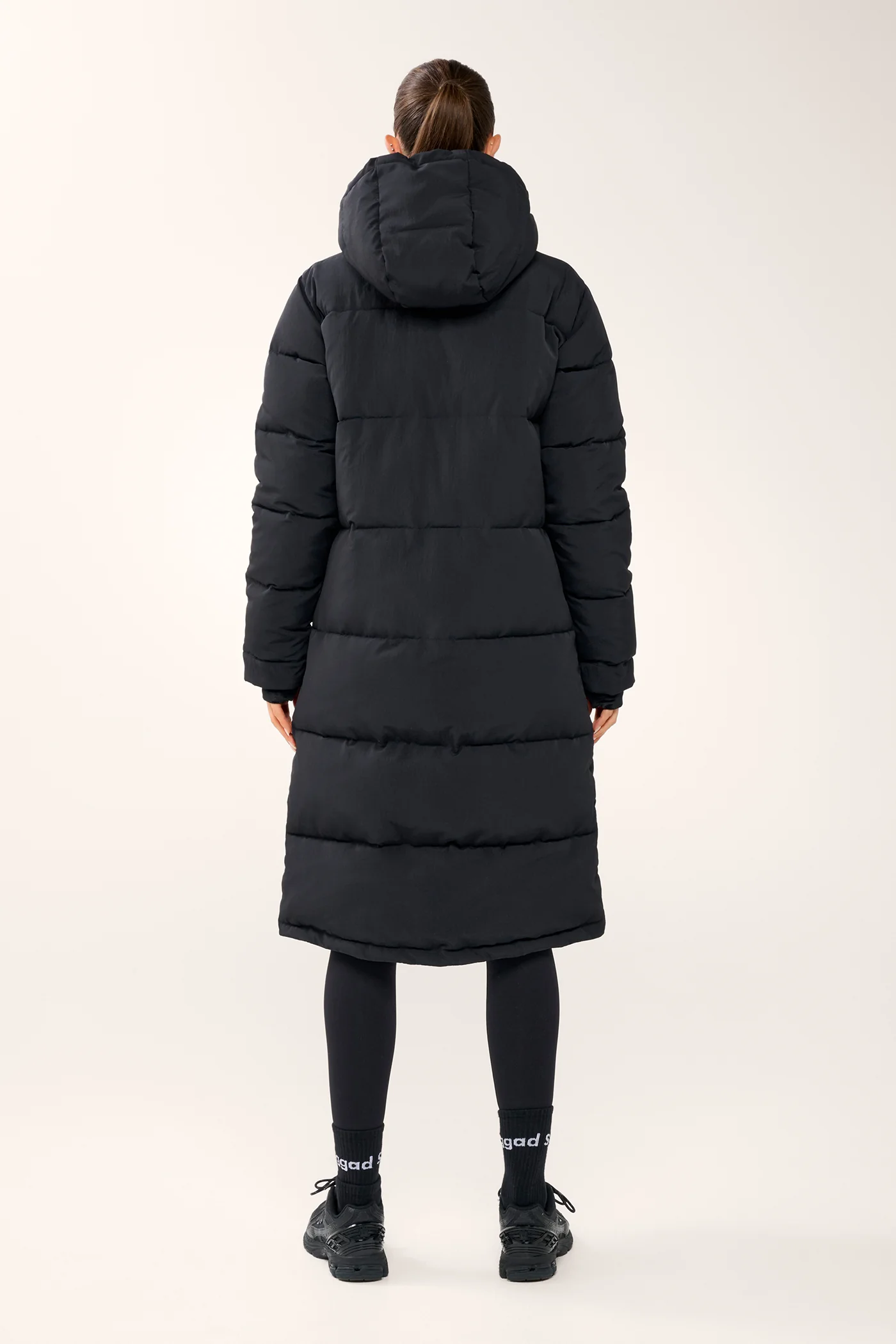 ESSENTIAL LONGLINE PUFFER JACKET BLACK - Image 10