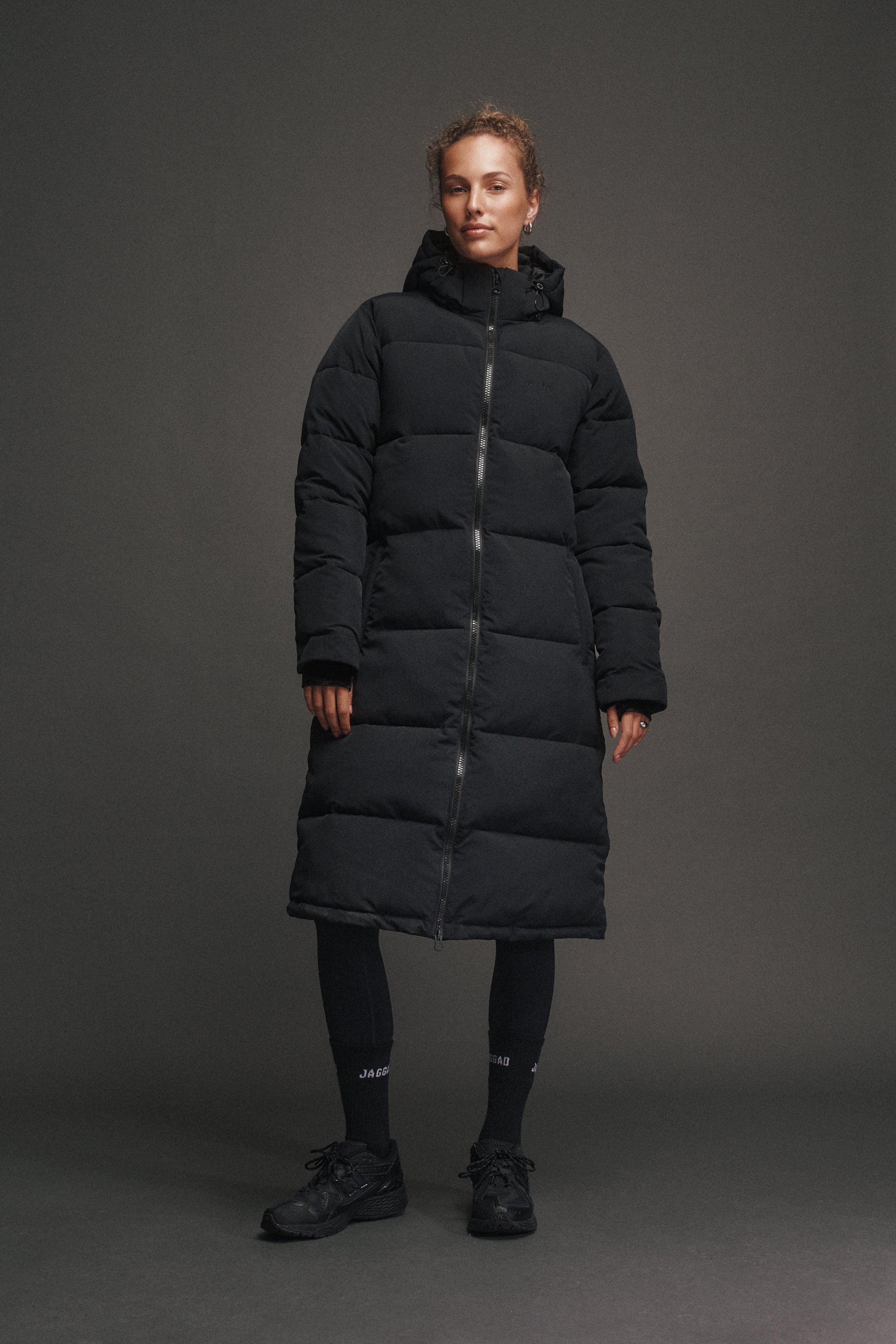 ESSENTIAL LONGLINE PUFFER JACKET BLACK - Image 3