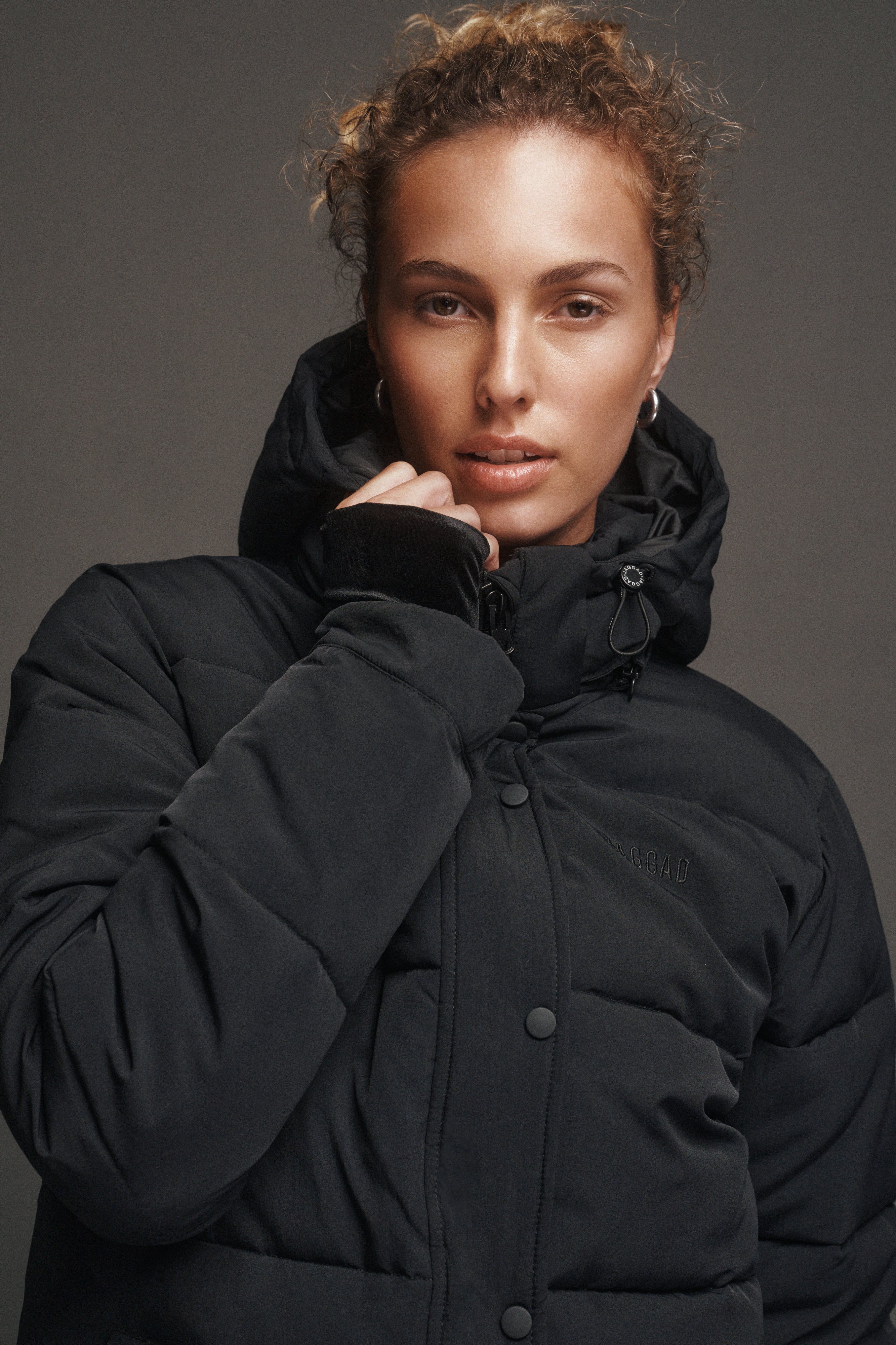 ESSENTIAL MID LINE PUFFER JACKET BLACK - Image 5