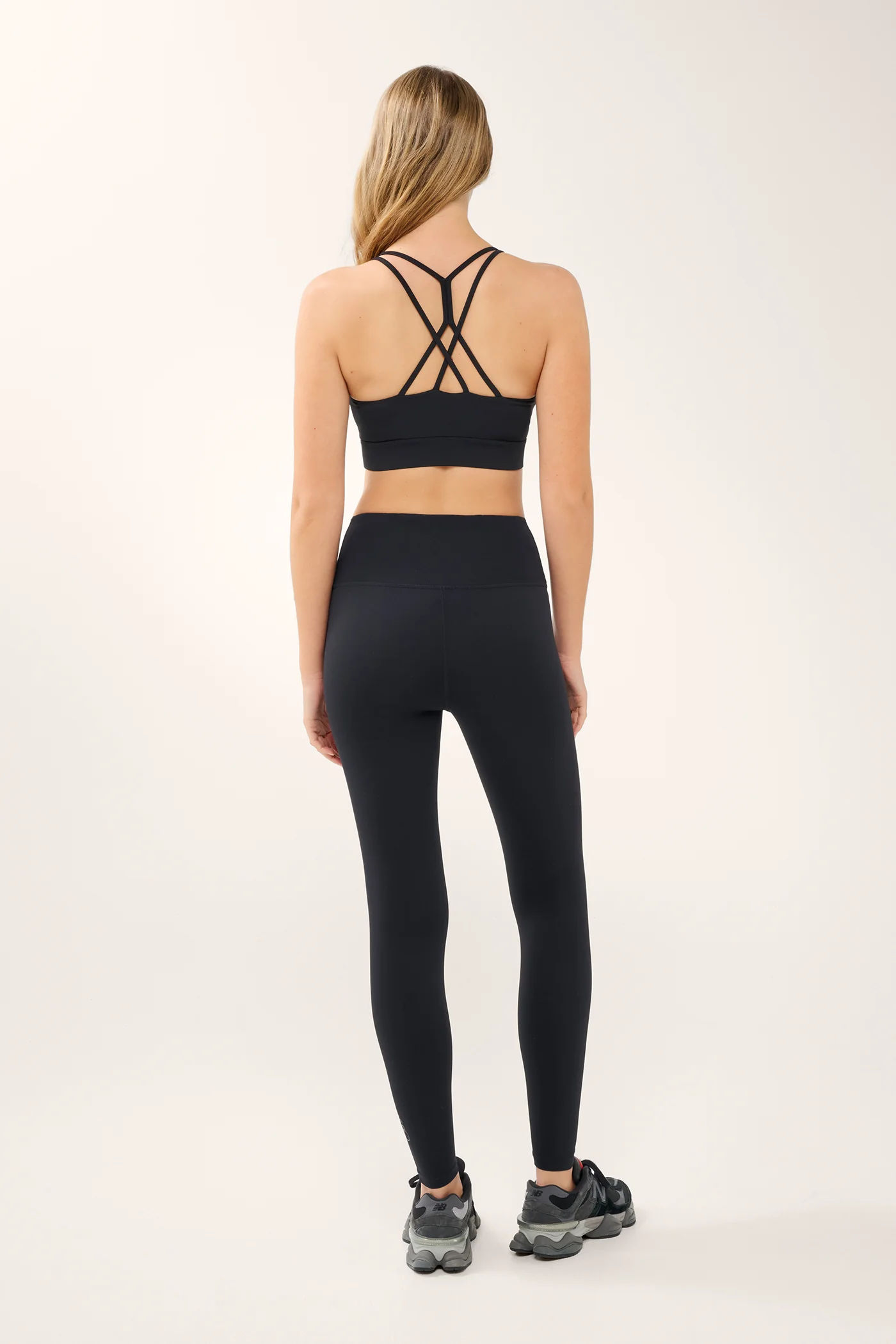 MOTION STRAPPY CROP BRA BLACK - Image 4